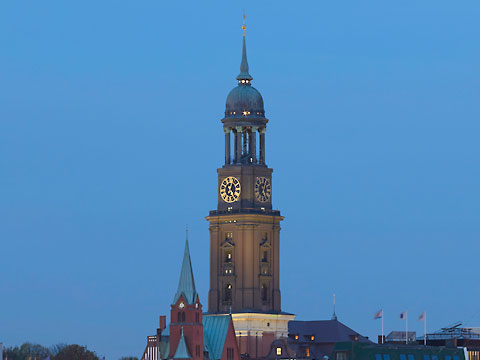 Interaktives 180° Hamburg-Panorama für freie Kamerafahrten